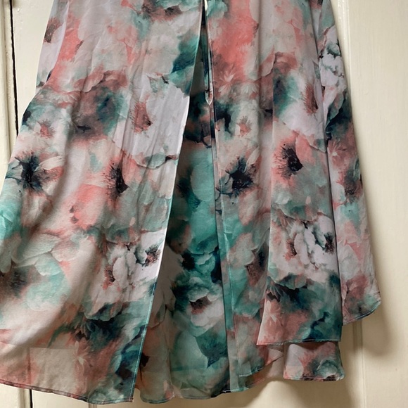 Jennifer Lopez Flowy Blouse - Picture 5 of 8